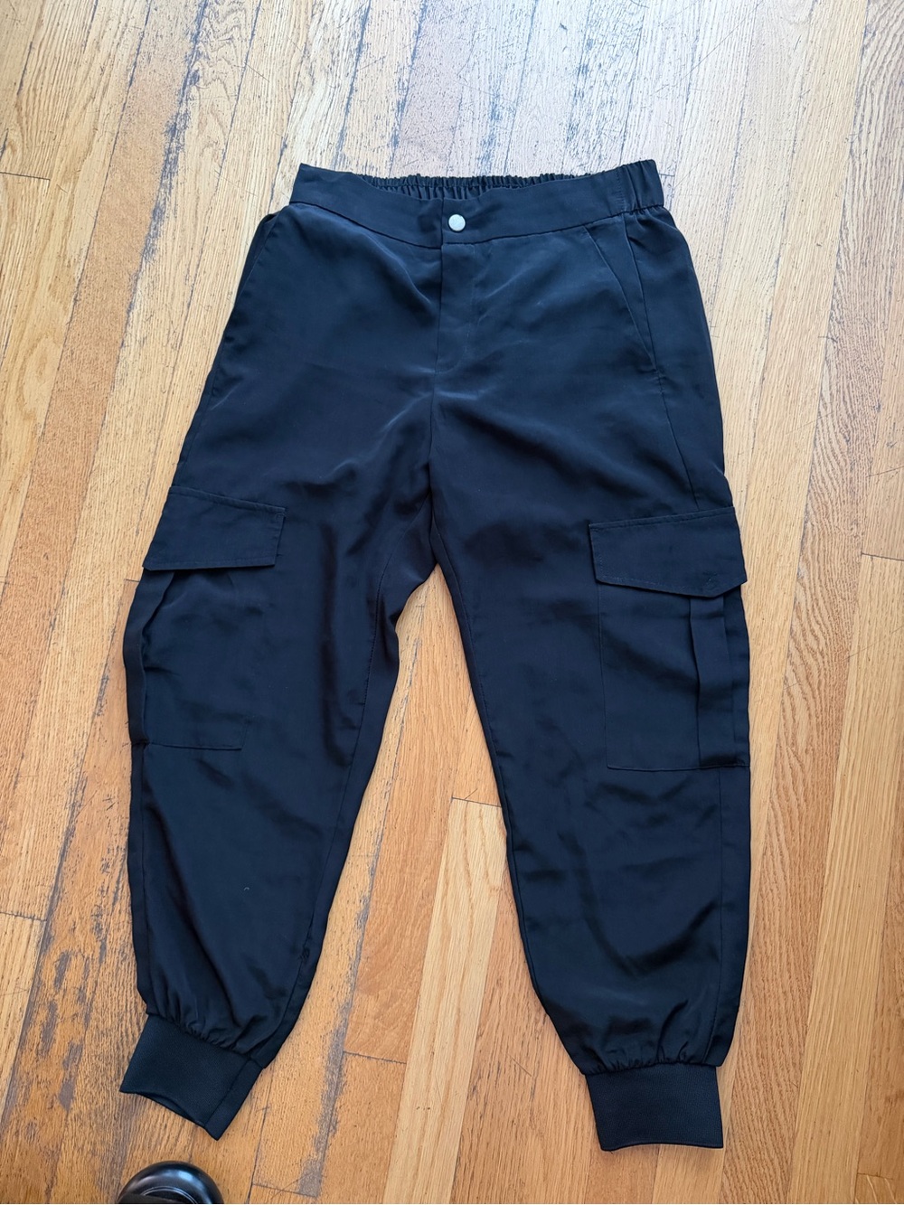 ZARA 
Cargo pants 
size medium
Color black
Worn in great condition